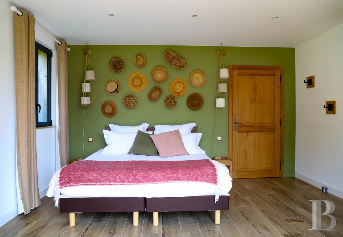 A former 18th century farmhouse with carefully renovated outbuildings on the edge of a forest in Perche - photo  n°25